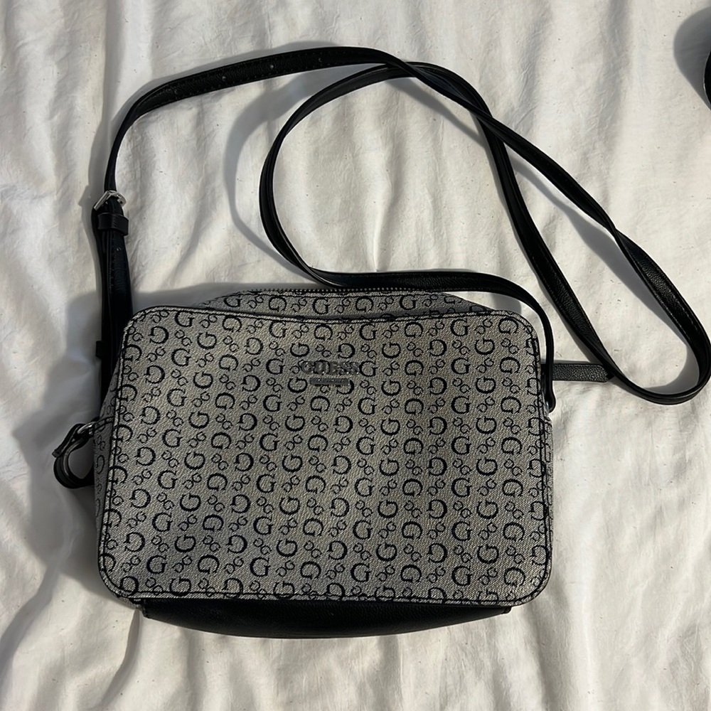 Black and gray Guess crossbody bag!